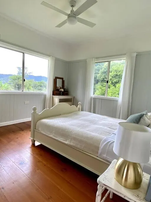 Holiday home Kenilworth Farmhouse Coolabine