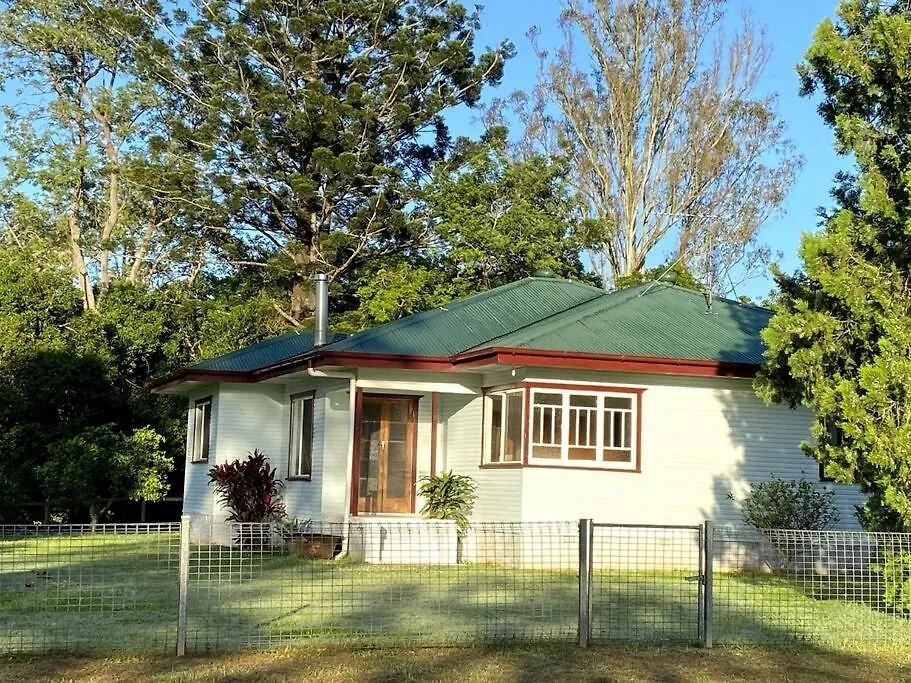 Holiday home Kenilworth Farmhouse Coolabine